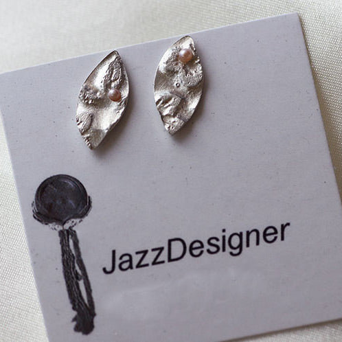 Pearl stud earrings, leaf shape and one pearl