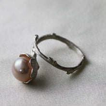 Load image into Gallery viewer, Adjustable ring for women, flower ring with a twig design for the band
