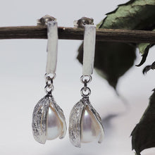 Load image into Gallery viewer, Organic dangle earrings

