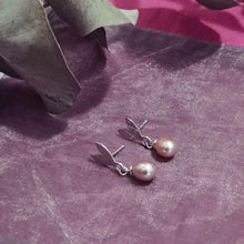 Load image into Gallery viewer, Equinox : Dainty dangle pearls earrings, two leaves
