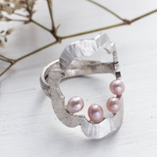 Load image into Gallery viewer, Large silver flower ring, freshwater pearls
