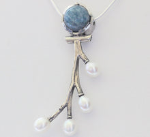 Load image into Gallery viewer, Aquamarine pendant, silver and white freshwater pearls
