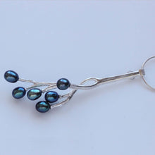 Load image into Gallery viewer, Twig pendant blue pearls 
