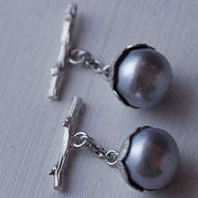 Load image into Gallery viewer, Chain cufflinks, cufflinks women in silver and pearl
