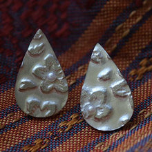 Load image into Gallery viewer, Silver pearl drop earrings, engraved flower pattern
