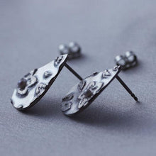 Load image into Gallery viewer, Silver pearl drop earrings, engraved flower pattern
