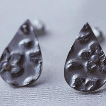 Load image into Gallery viewer, Silver pearl drop earrings, engraved flower pattern
