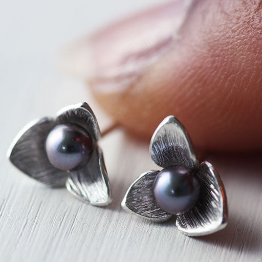 Flower sterling silver stud earrings, pearl earrings