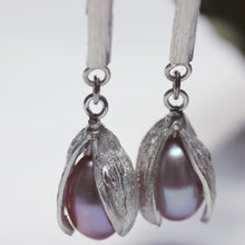 Load image into Gallery viewer, Organic dangle earrings
