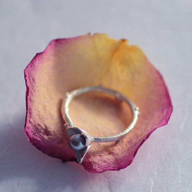 Small trillium ring