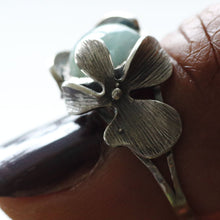 Load image into Gallery viewer, Gems ring with orchid details, set with cabochon
