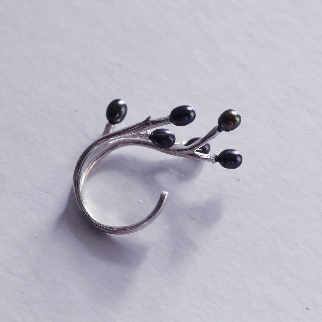 Adjustable twig ring, black peacock pearls