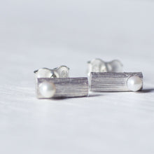 Load image into Gallery viewer, Silver Twig Stud set pearl

